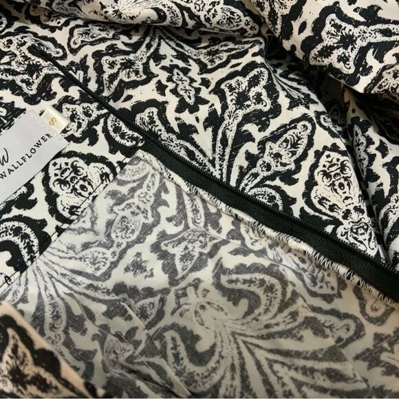 Never A Wallflower Women's art  black/white Flare Pants Size S NWT $264 - Picture 9 of 10